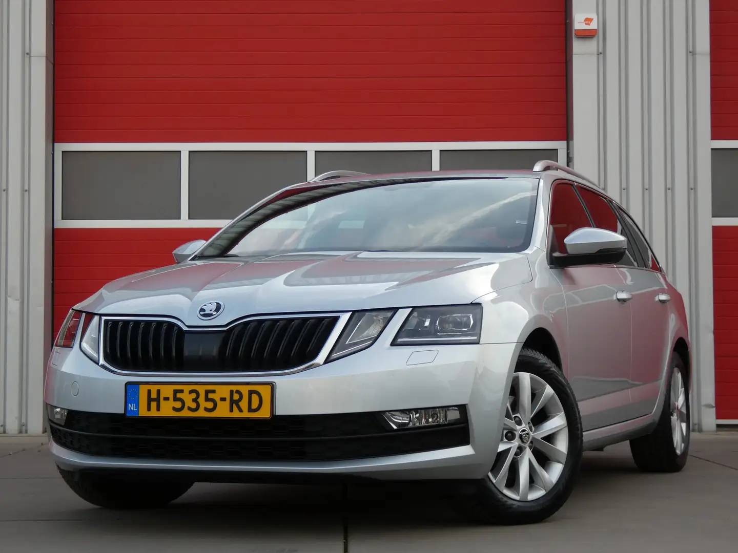 Skoda Octavia Combi 1.5 TSI Greentech Business Edition/ lage km/ Grijs - 1