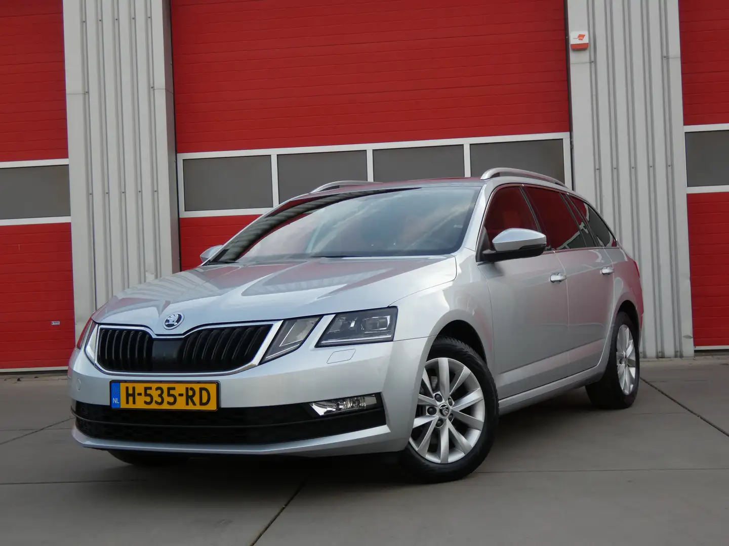 Skoda Octavia Combi 1.5 TSI Greentech Business Edition/ lage km/ Grijs - 2
