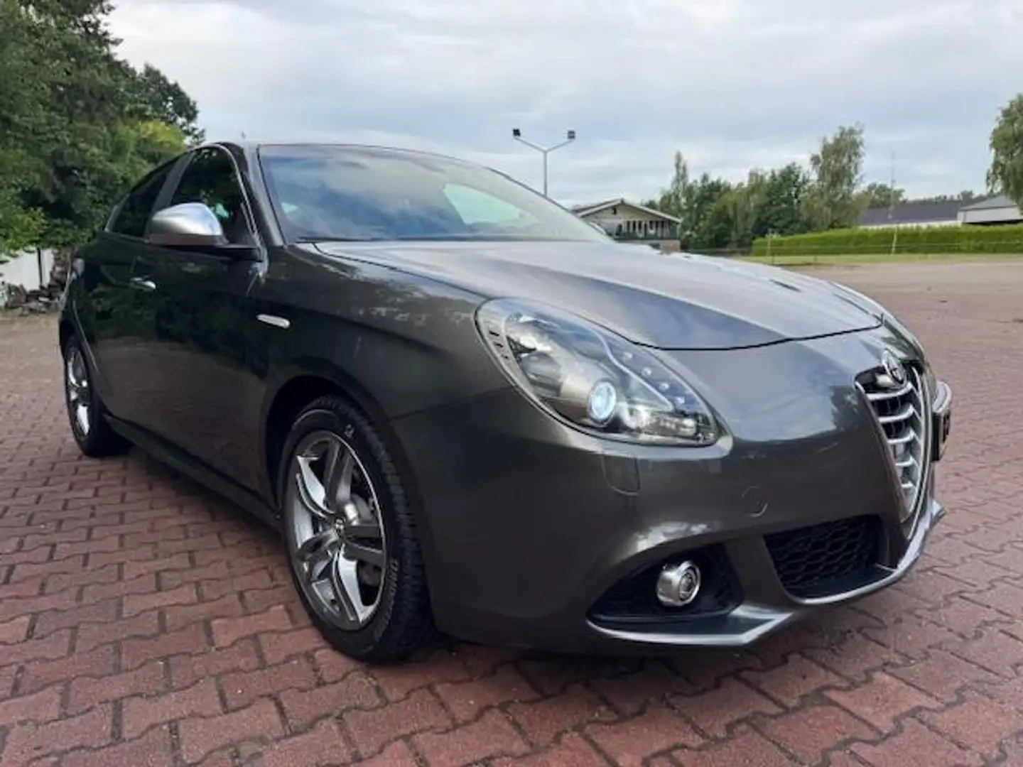 Alfa Romeo Giulietta 1.4T 170PK AUTOMAAT/EXCLUSIVE/LEER/XENON/PREMIUM Grijs - 1