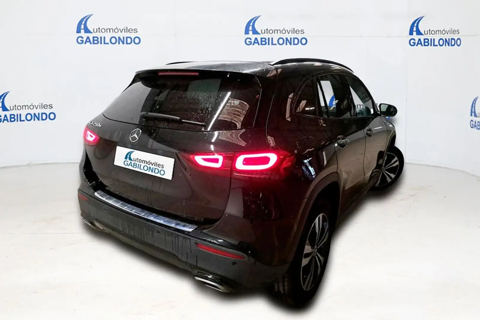 Mercedes-Benz GLA 250 e Zwart - 2