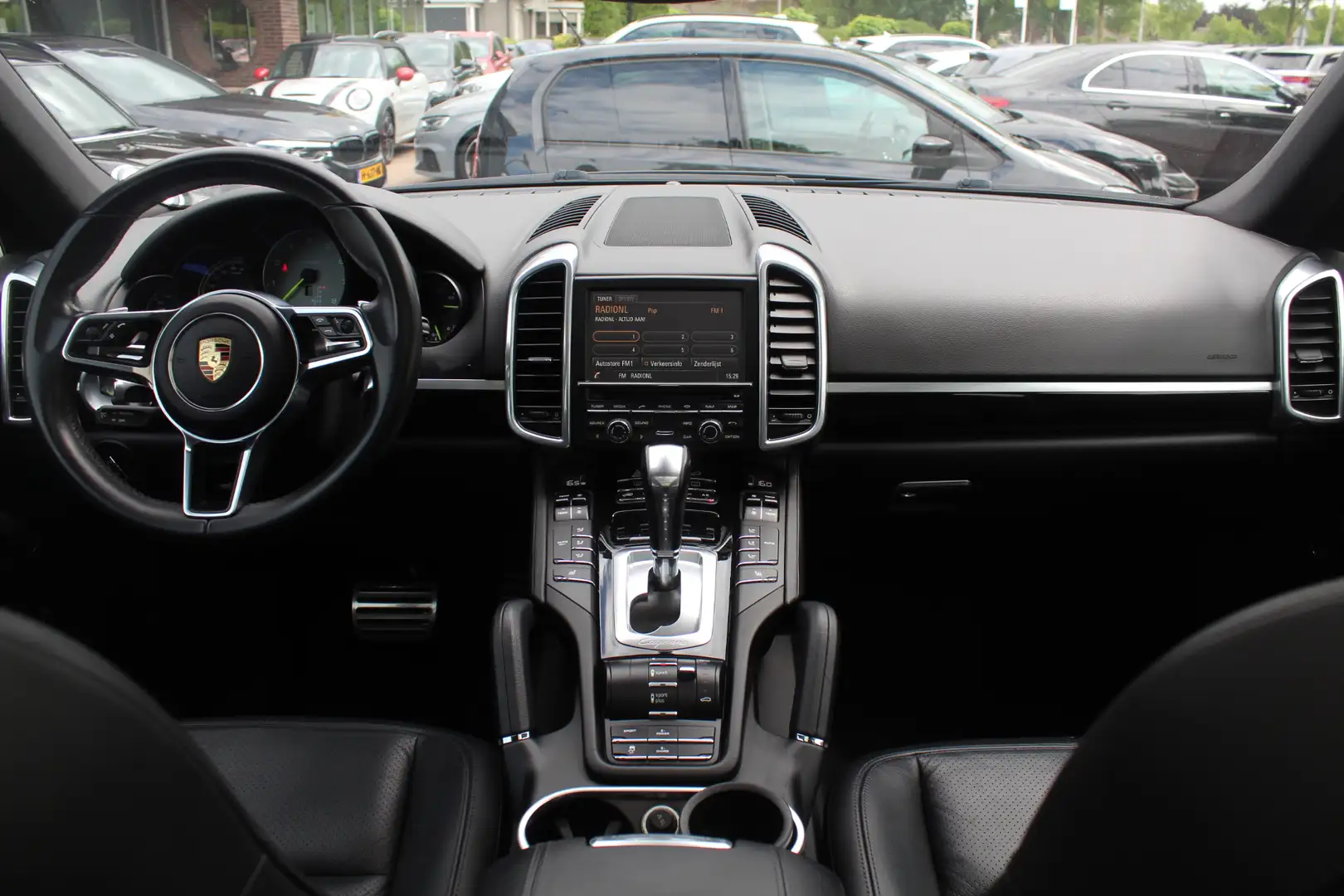 Porsche Cayenne 3.0 S E-Hybrid / Panoramadak / Camera / Luchtverin Zwart - 2