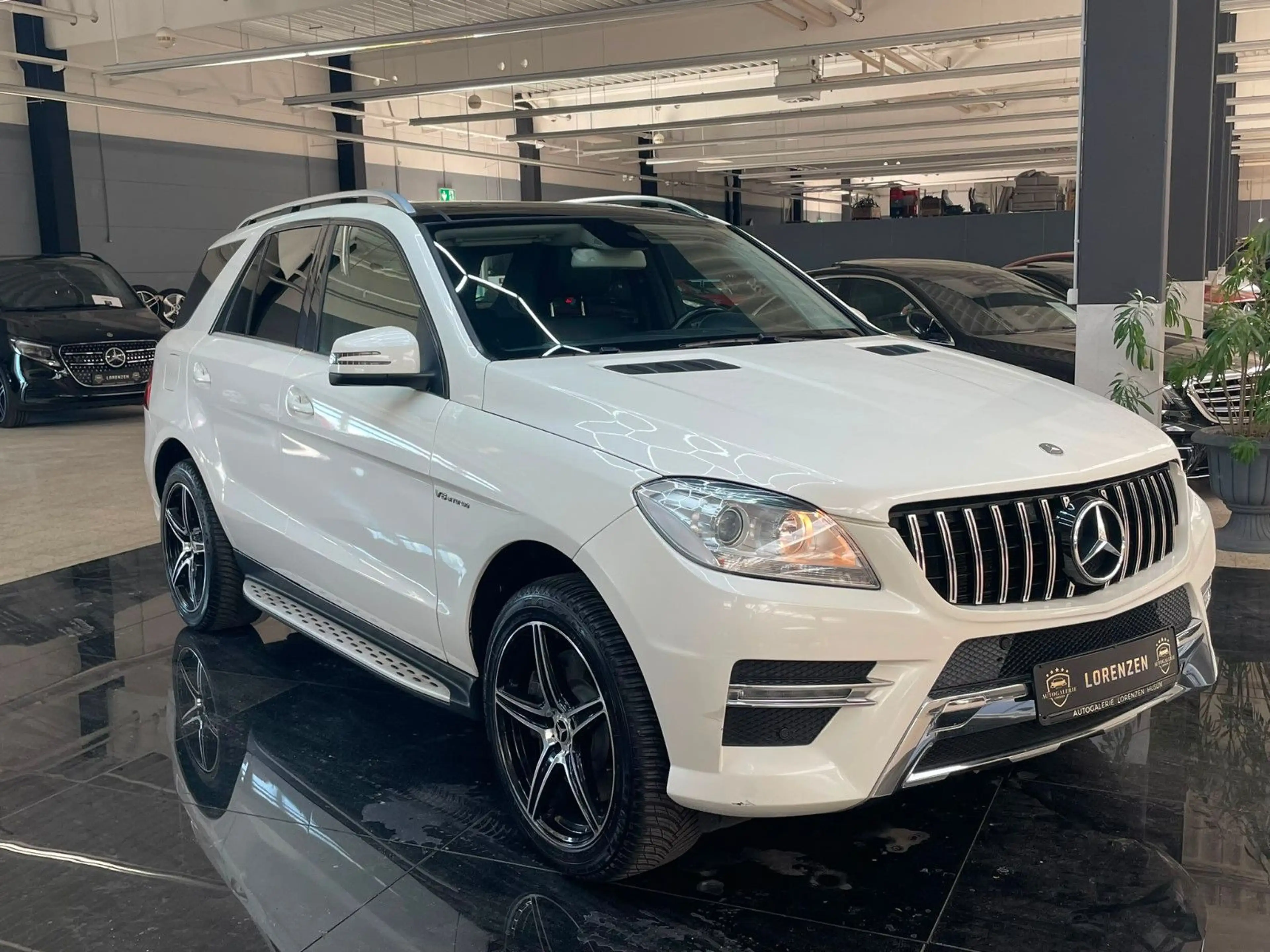 Mercedes-Benz ML 500 BlueEfficiency 4Matic V8 / AMG / Pano / — photo 4