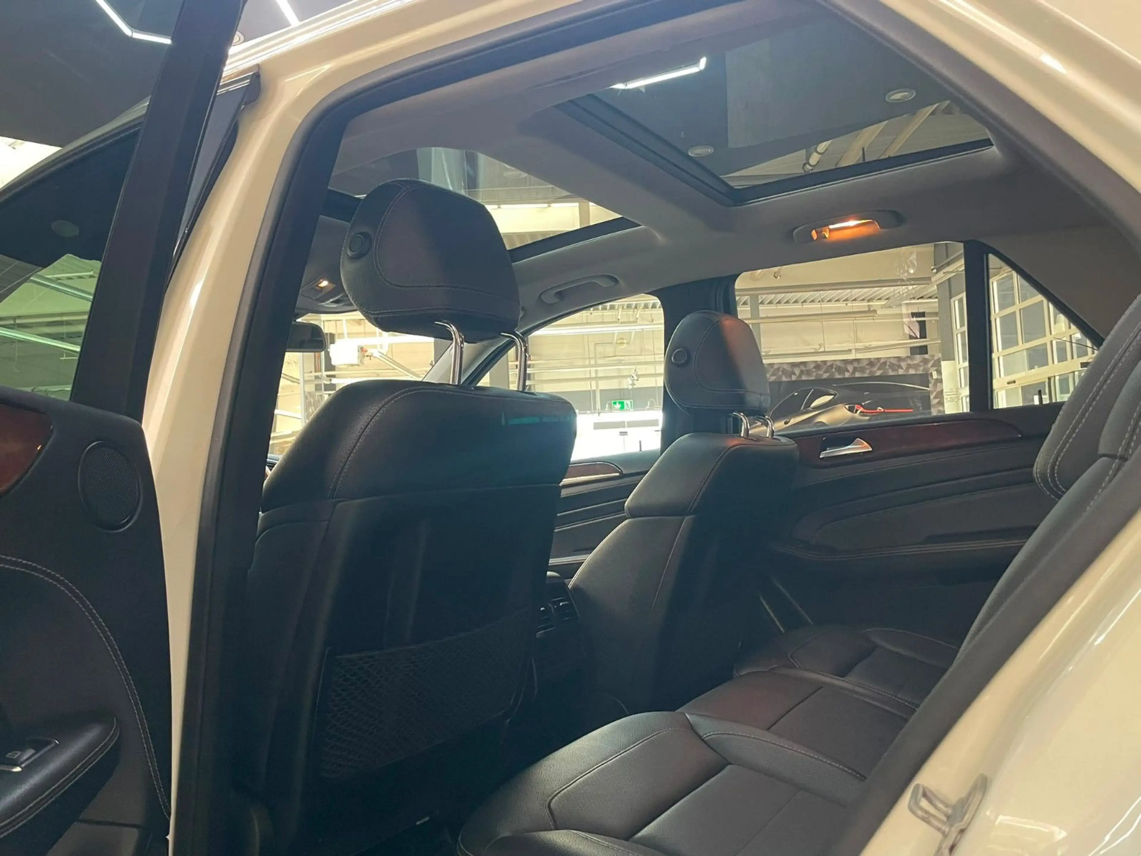 Mercedes-Benz ML 500 BlueEfficiency 4Matic V8 / AMG / Pano / — photo 13