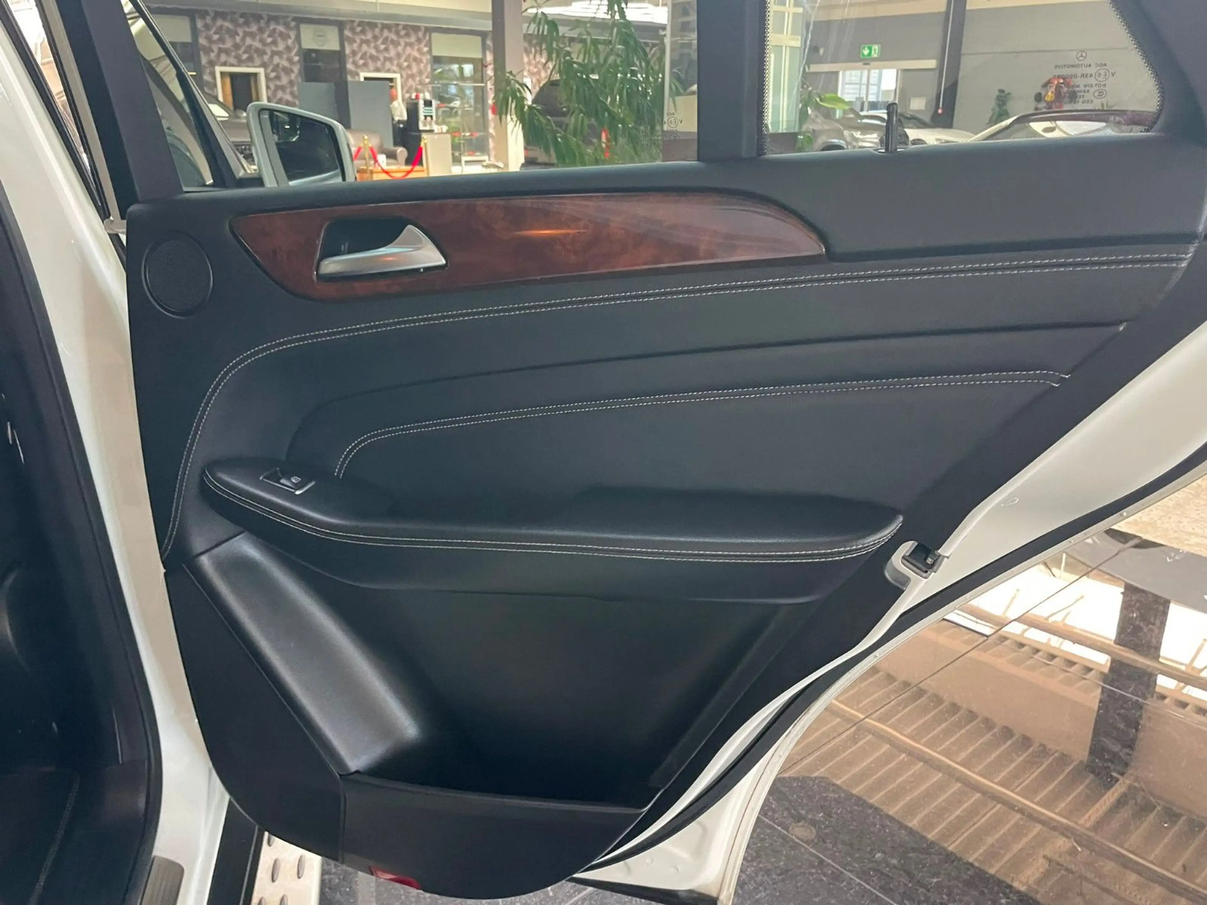 Mercedes-Benz ML 500 BlueEfficiency 4Matic V8 / AMG / Pano / — photo 15