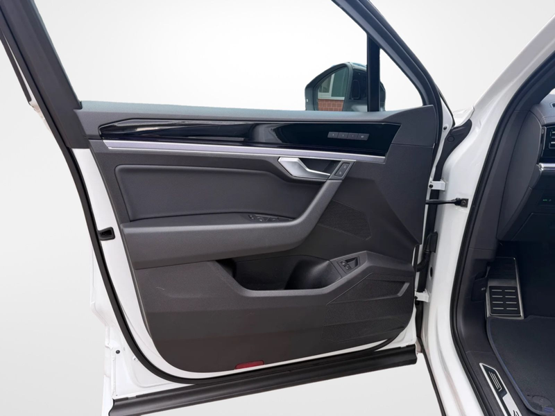 Volkswagen Touareg R 4Motion eHybrid *2.Hd* 120k Neupreis* — photo 13