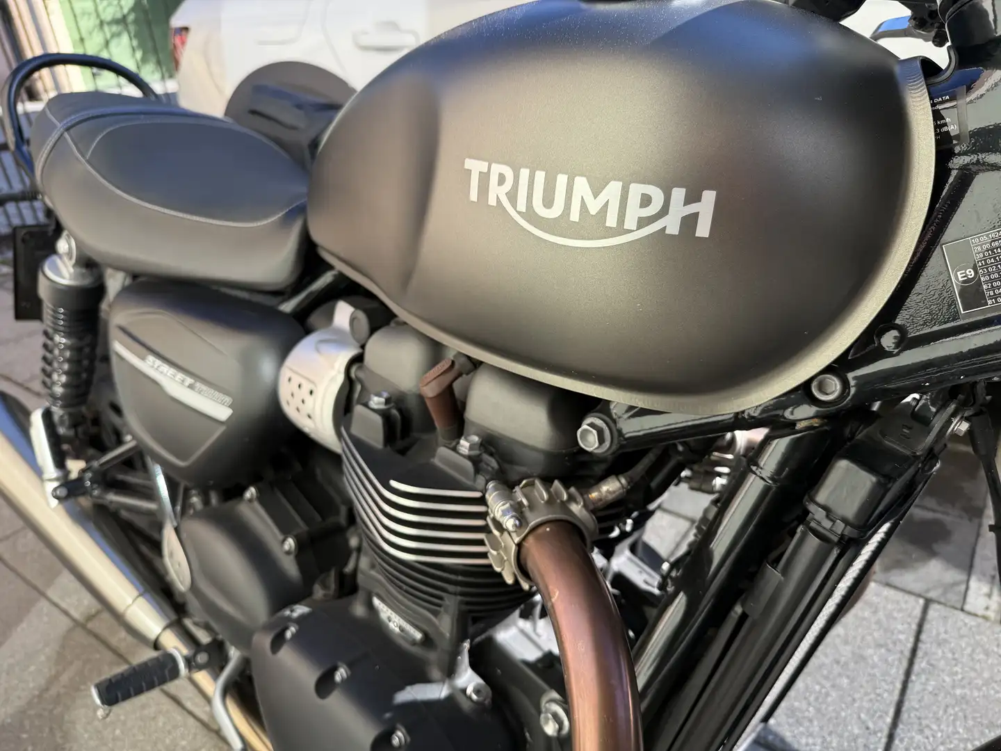 Triumph Street Twin Gri - 2