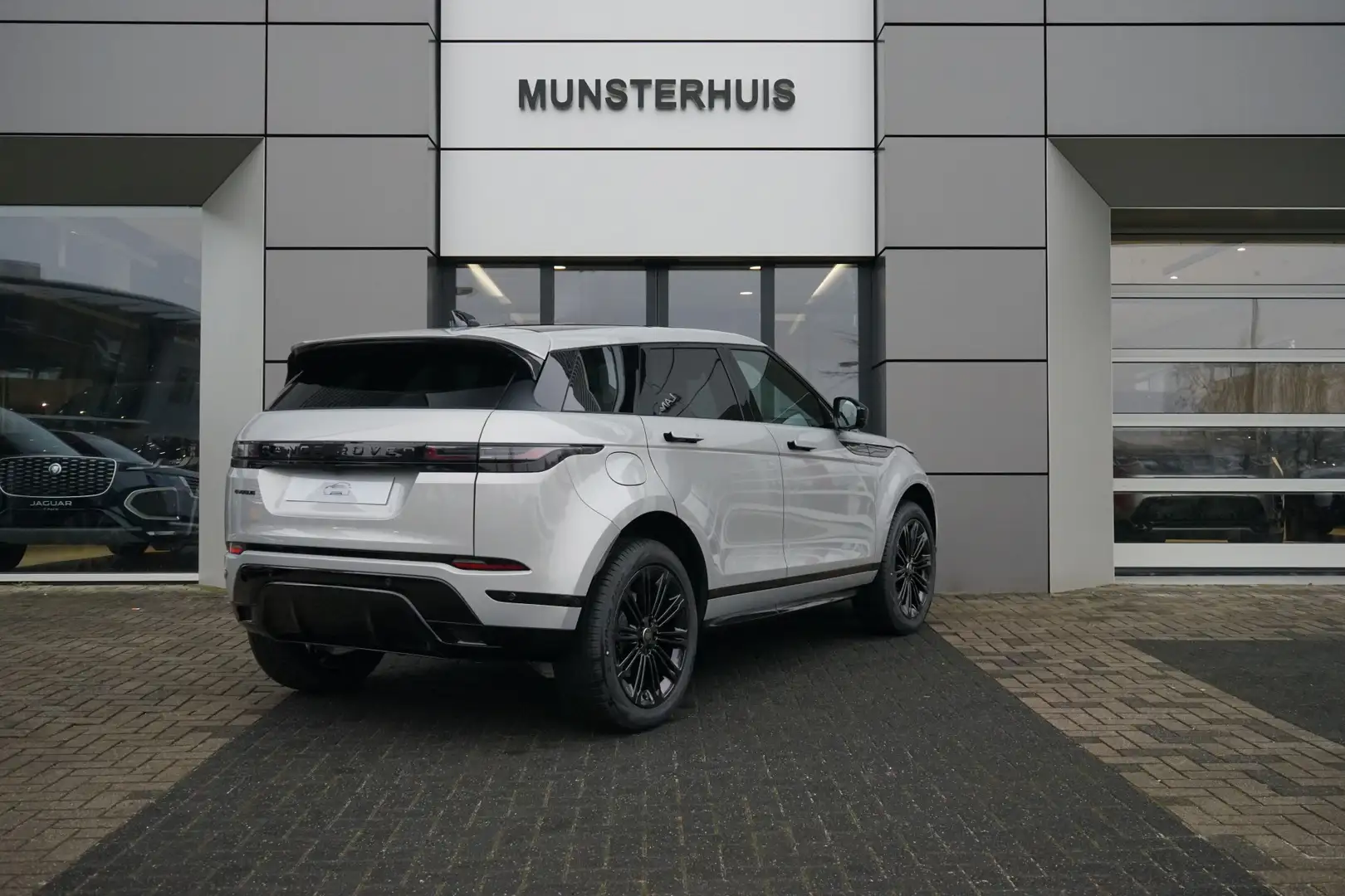 Land Rover Range Rover Evoque P270e PHEV AWD Dynamic SE | Schuif/Kantel Dak | St Zilver - 2