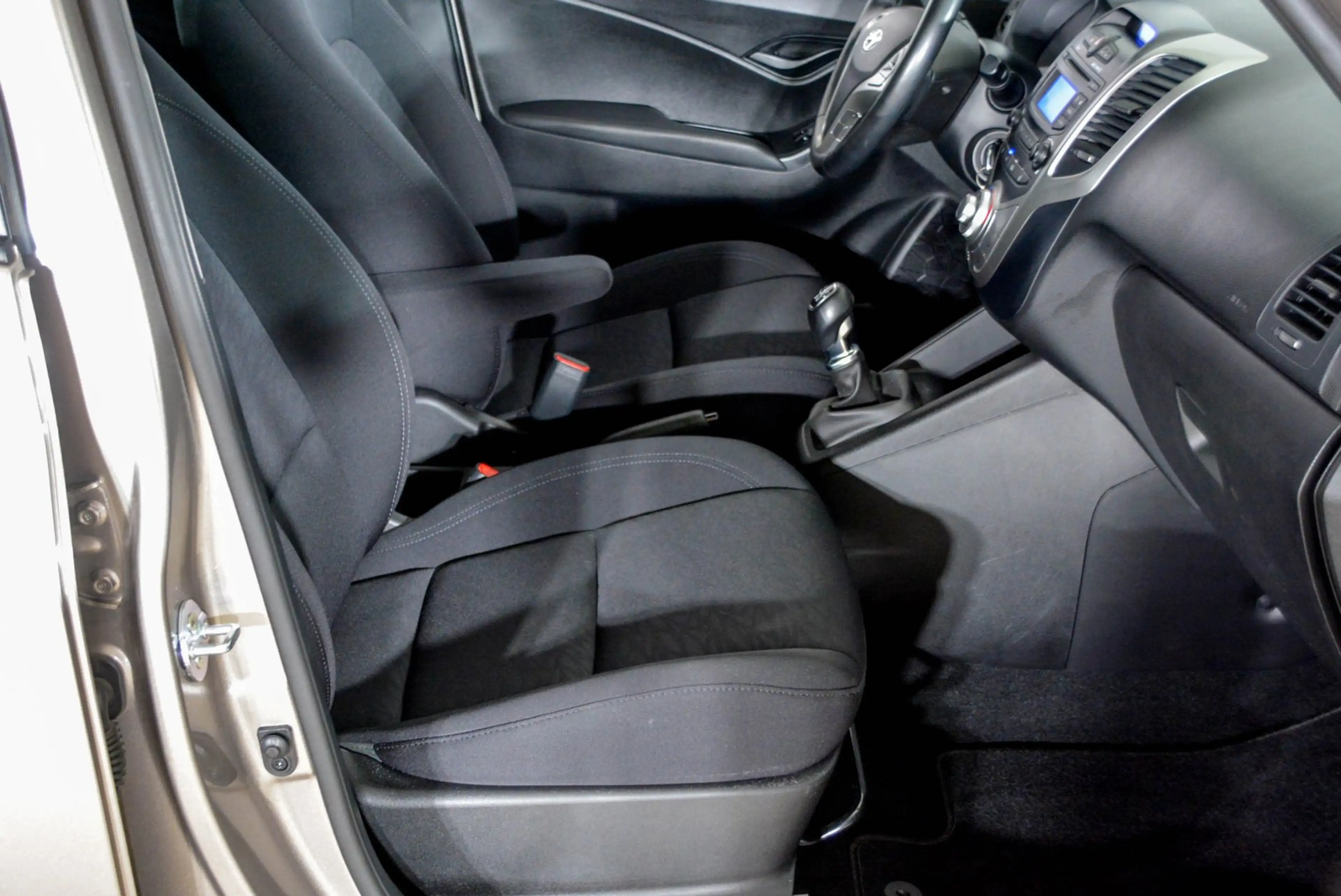 Hyundai iX20 1.4i airco, PDC achter, stuurwielverwarming — photo 33