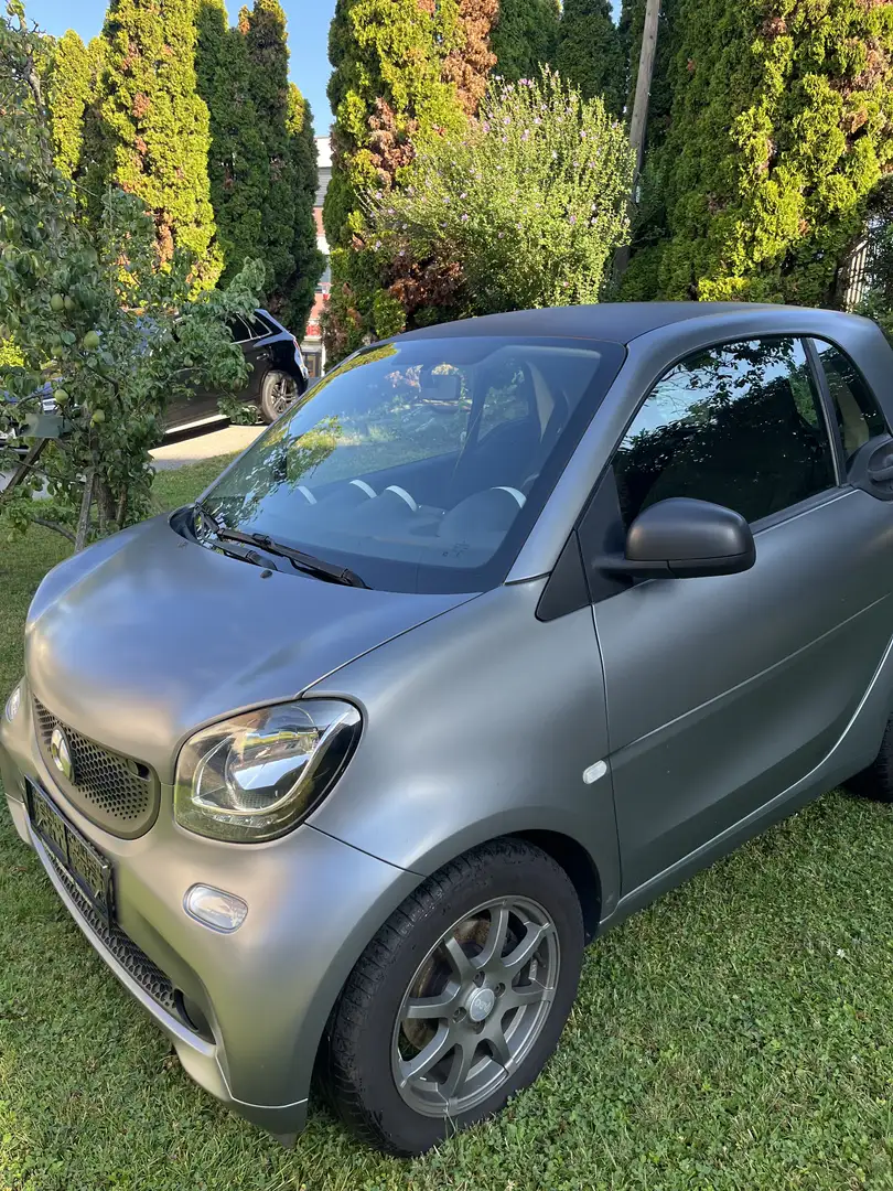 smart forTwo Coupe Grau - 1