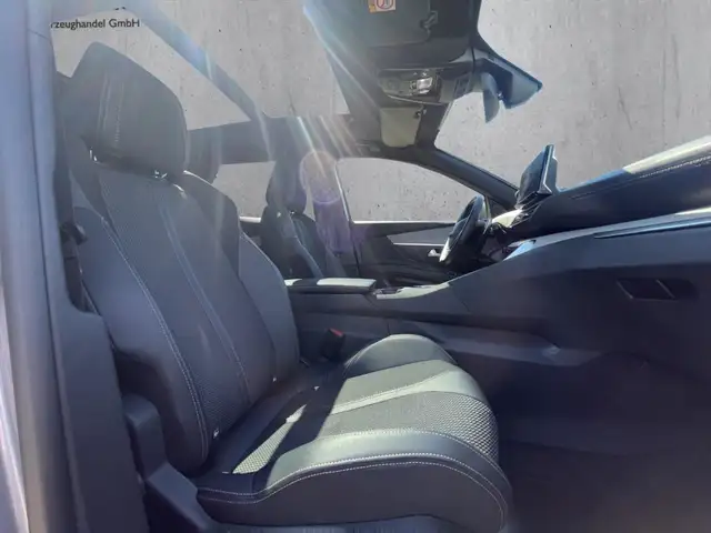 Peugeot 3008 view 13