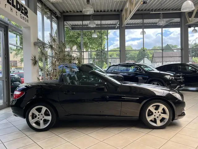 Mercedes-Benz SLK view 4