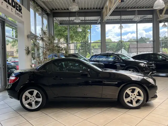 Mercedes-Benz SLK view 3