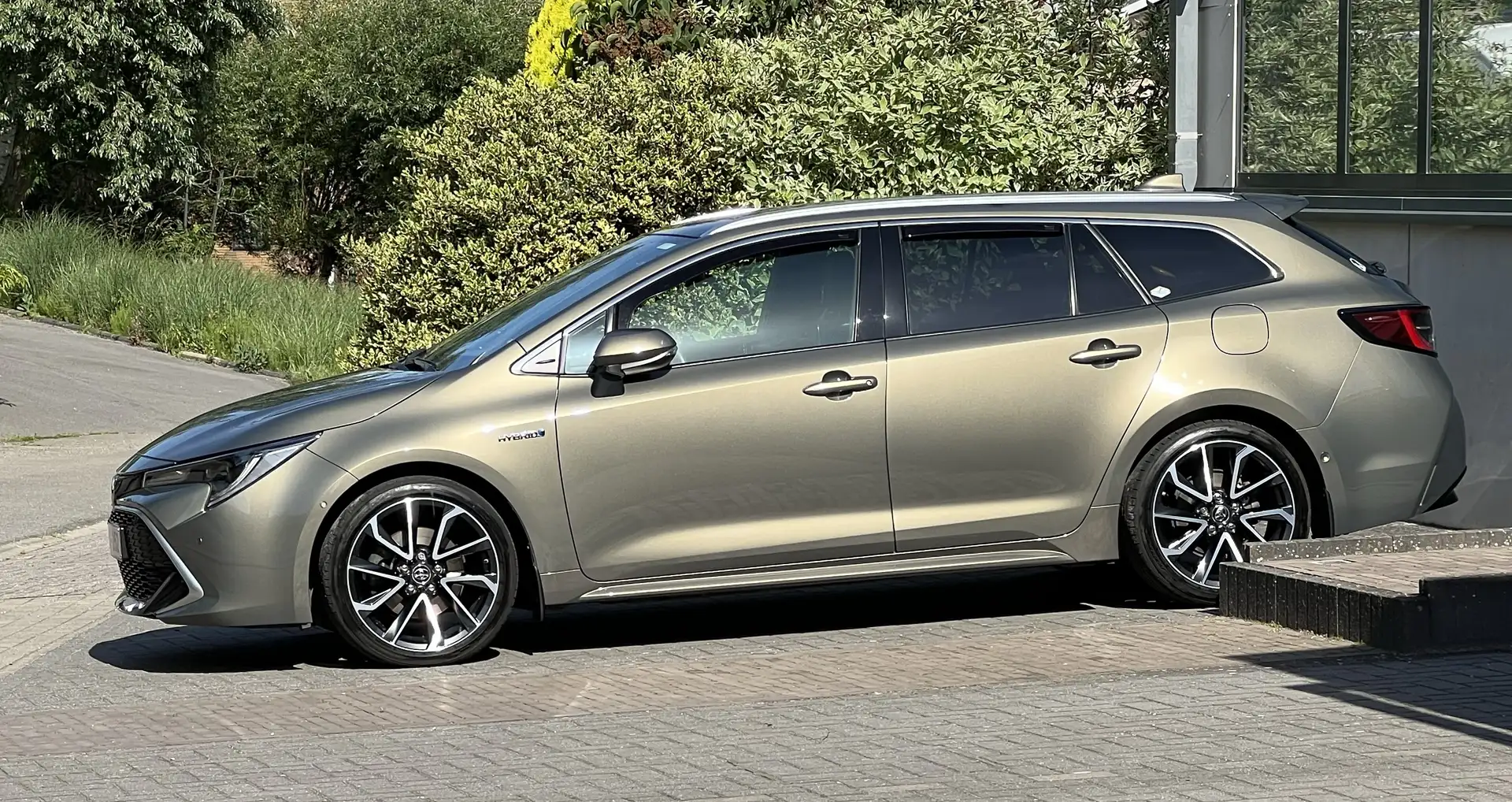 Toyota Corolla SW Hybrid 2.0 Premium e-CVT - 2