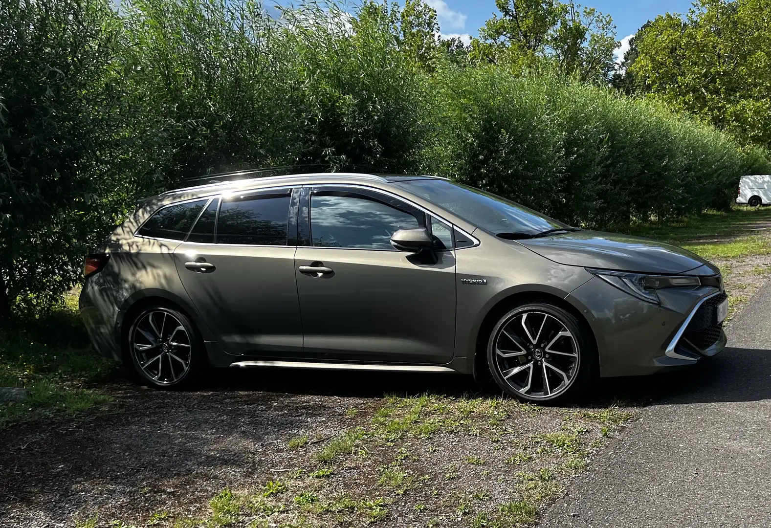 Toyota Corolla SW Hybrid 2.0 Premium e-CVT - 1