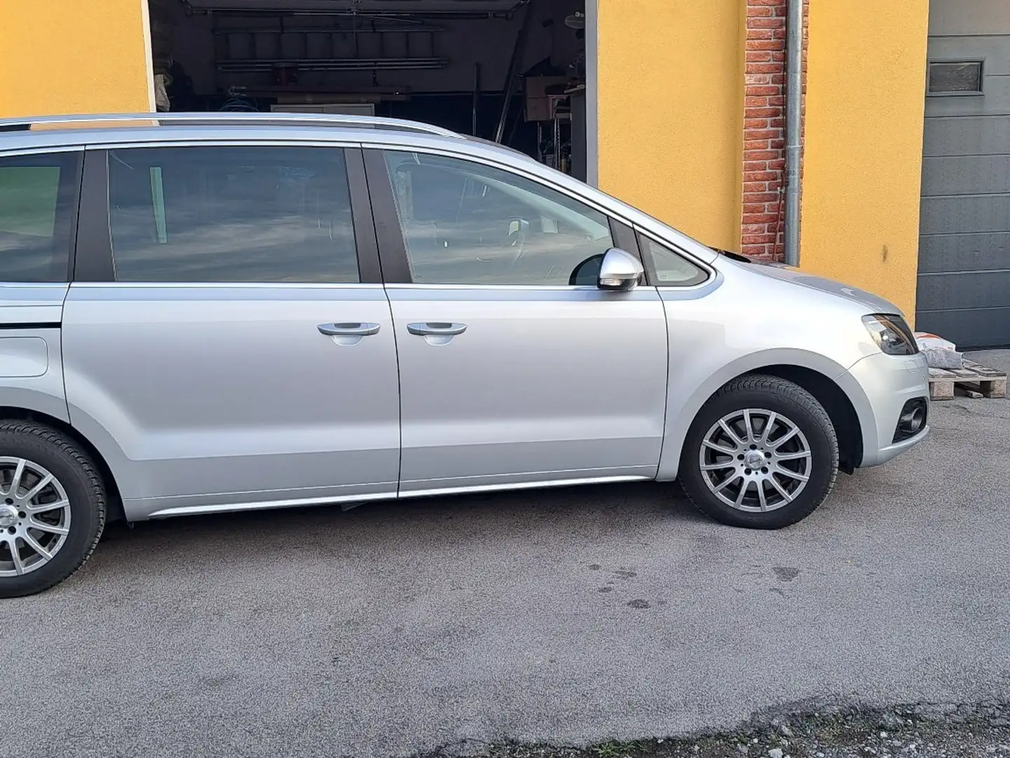 SEAT Alhambra Executive Plus 2,0 TDI CR Silber - 1