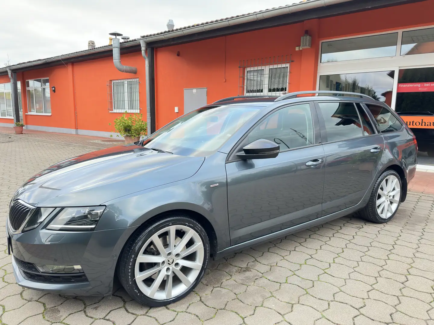 Skoda Octavia Drive * DSG * DAB * Navi * SHZ * Mit Garantie * Grau - 1