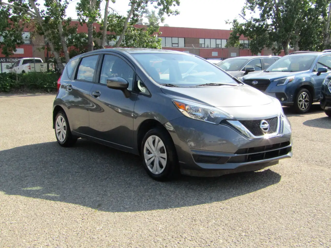 Nissan Note снимка Nissan Note