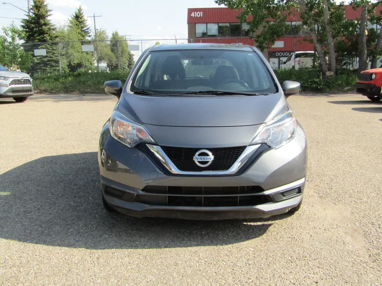 Nissan Note снимка Nissan Note