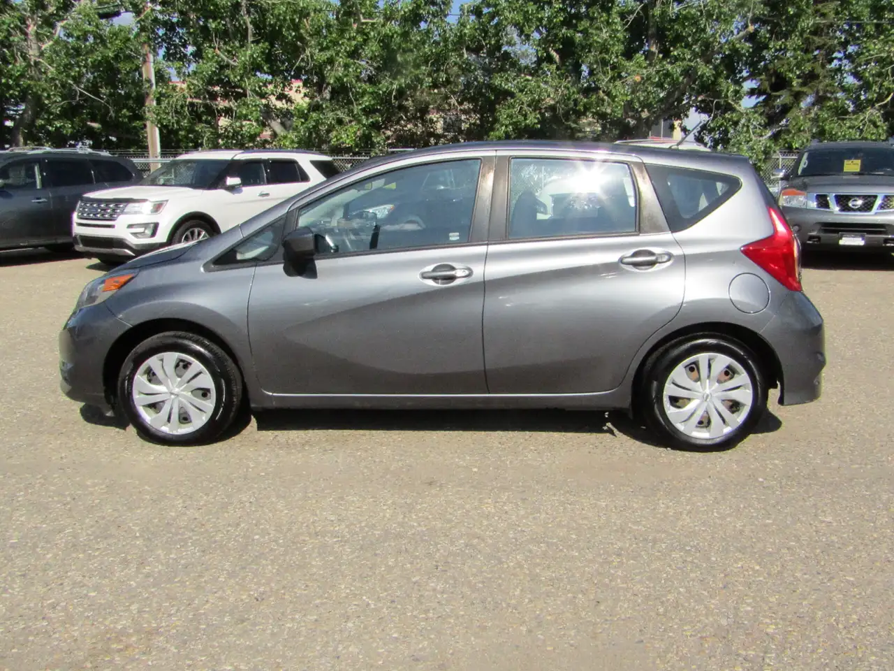 Nissan Note снимка Nissan Note
