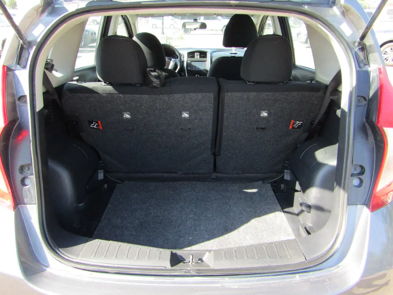 Nissan Note снимка Nissan Note