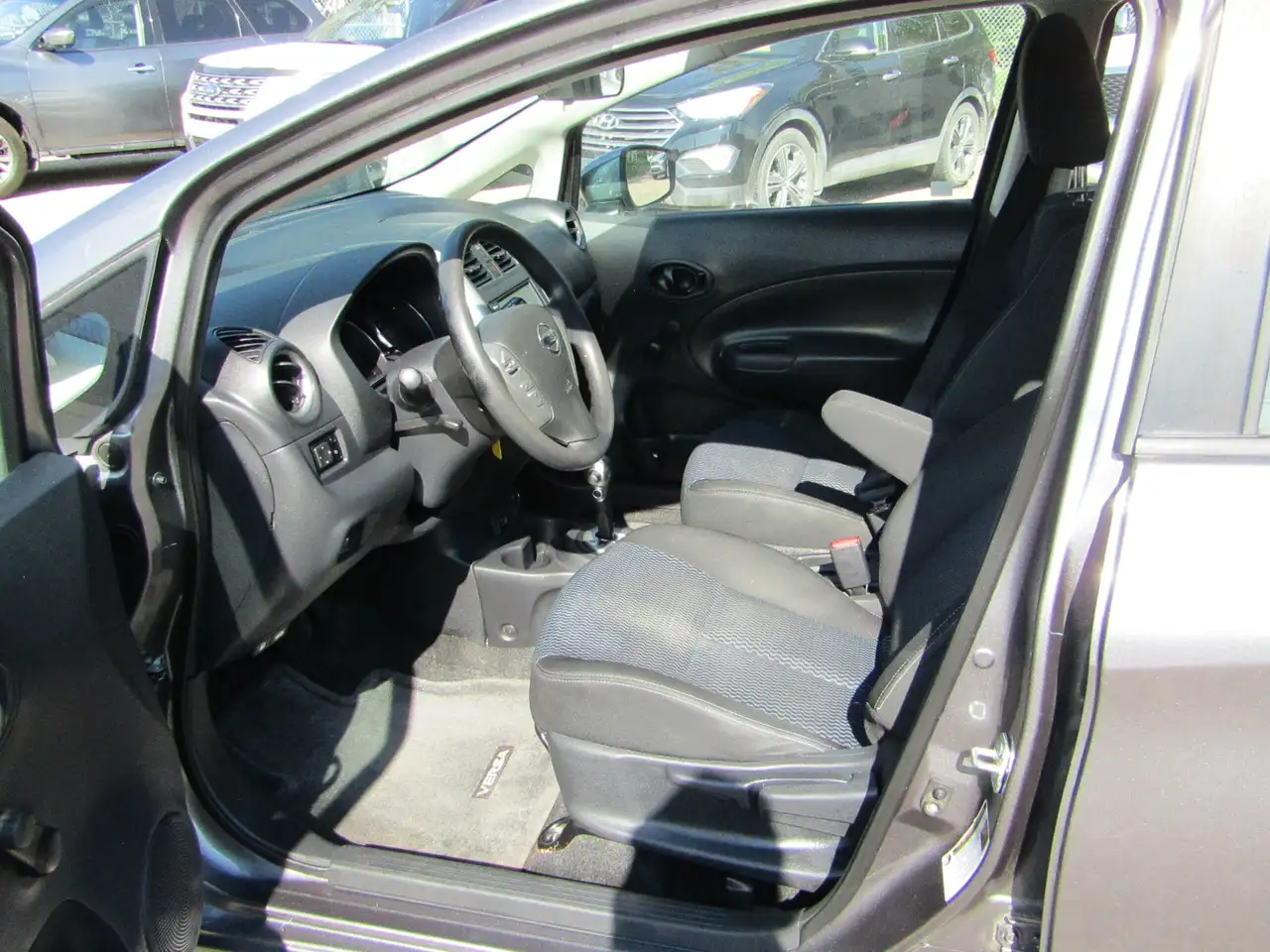 Nissan Note снимка Nissan Note