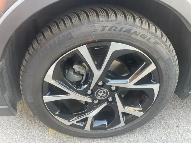 Toyota C-HR view 8