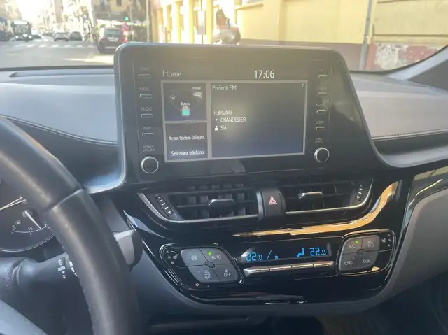 Toyota C-HR view 11
