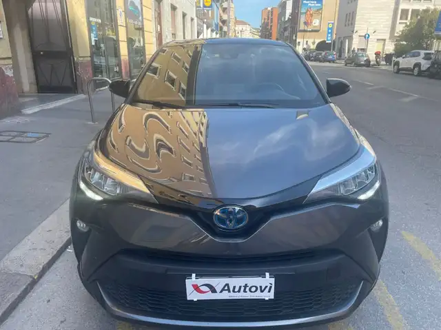 Toyota C-HR view 2