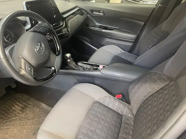 Toyota C-HR view 9