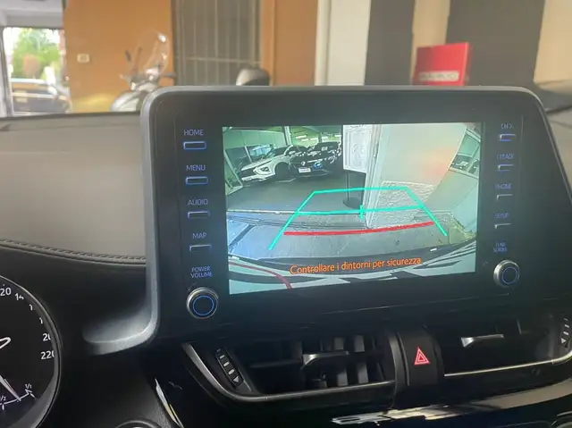 Toyota C-HR view 12