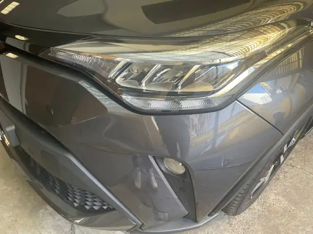 Toyota C-HR view 3