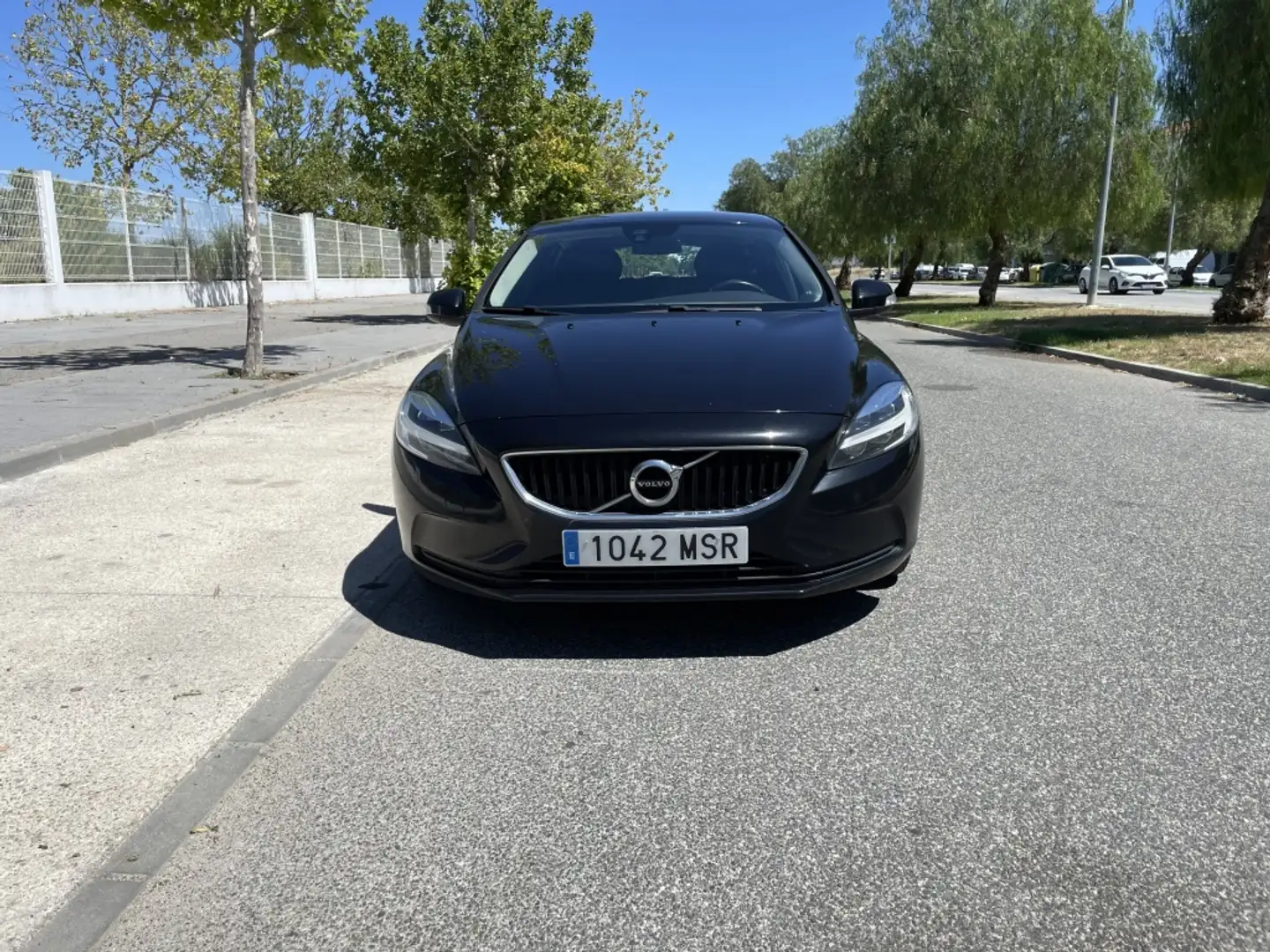 Volvo V40 D2 Momentum 120 Noir - 2