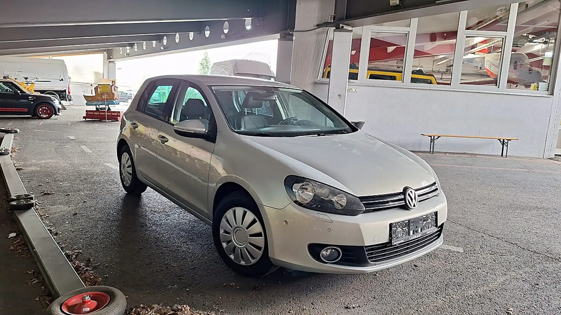 Volkswagen Golf Comfortline BMT 1,6 TDI DPF PRIVATVERKAUF Silber - 1