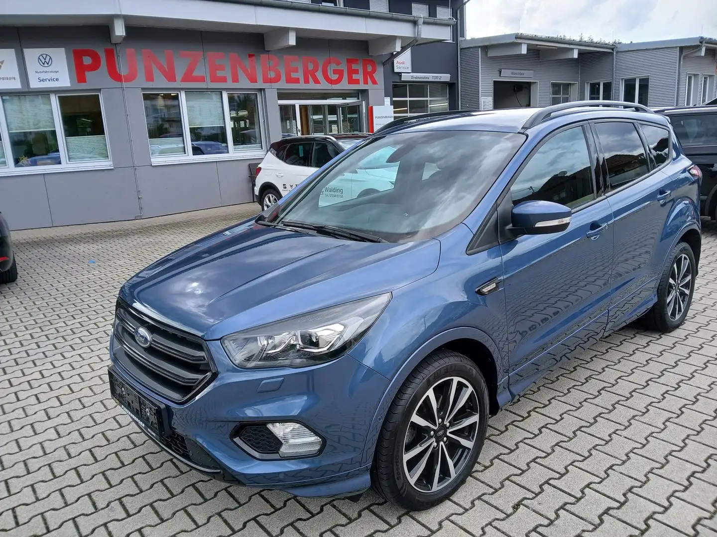 Ford Kuga 1,5 TDCi ST-Line Blau - 1