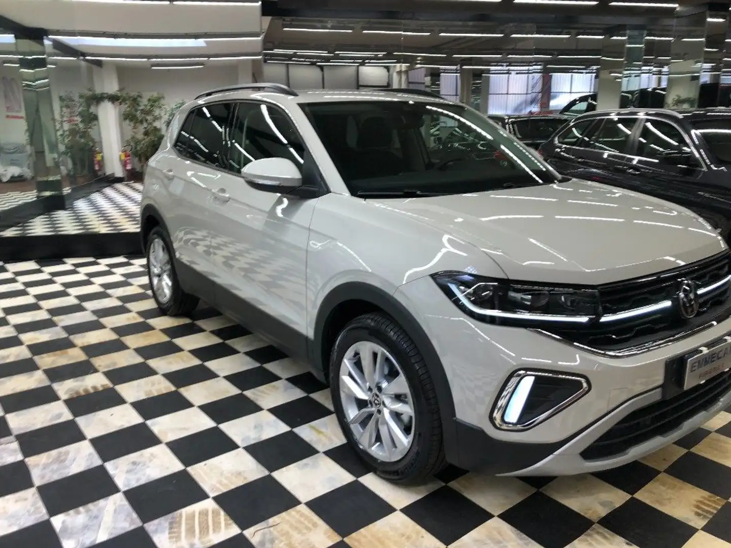 Volkswagen T-Cross 1.0 TSI Edition Plus Gris - 2