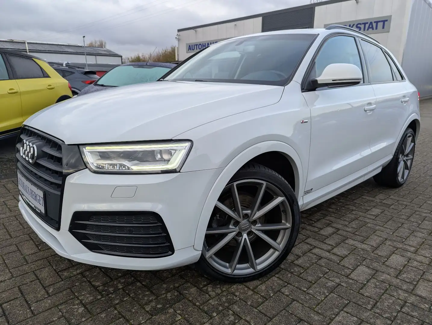Audi Q3 2.0 TDI quattro s-tronic S-Line Weiß - 1