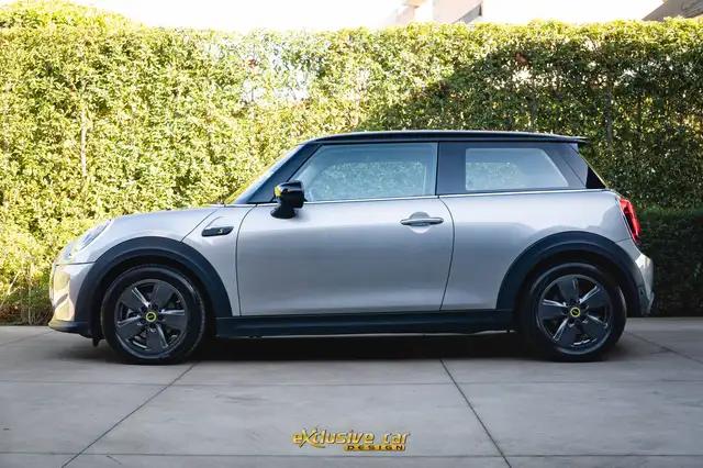 Mini Hatch view 8