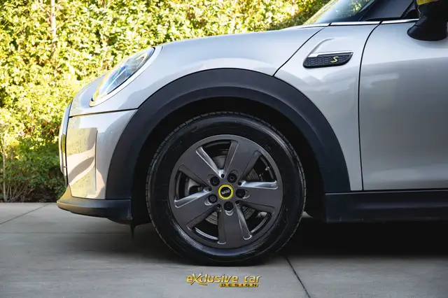 Mini Hatch view 9