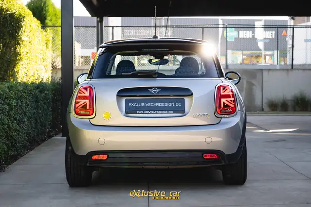 Mini Hatch view 6