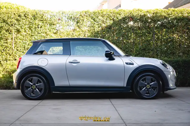 Mini Hatch view 4