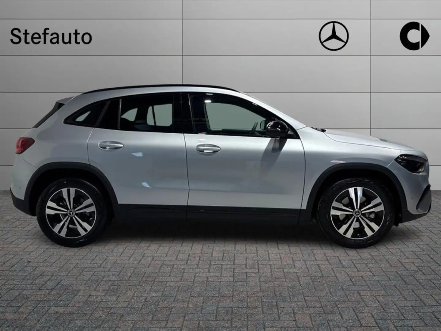 Mercedes-Benz GLA 200 d Automatic Progressive Advanced Argento - 2