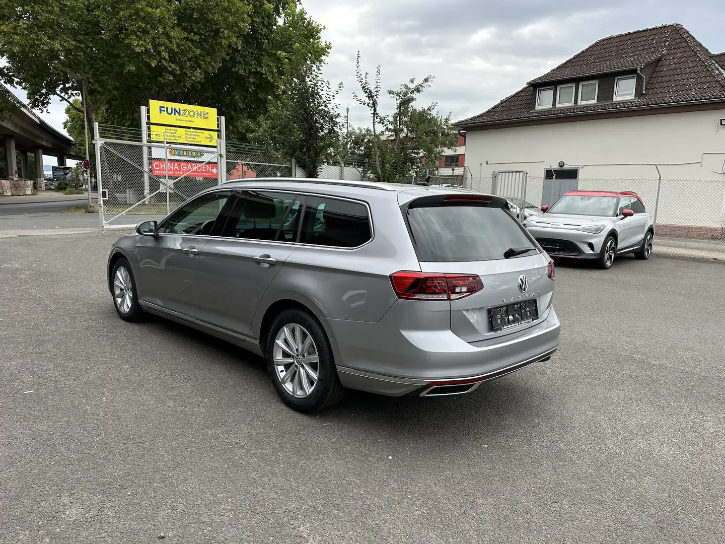 Volkswagen Passat Variant Elegance LED Zahnriehmen neu Silber - 2