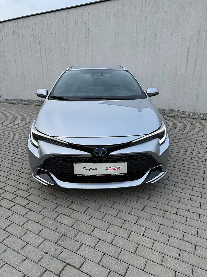 Toyota Corolla 1,8 Hybrid Touring Sports Active Drive Silber - 2
