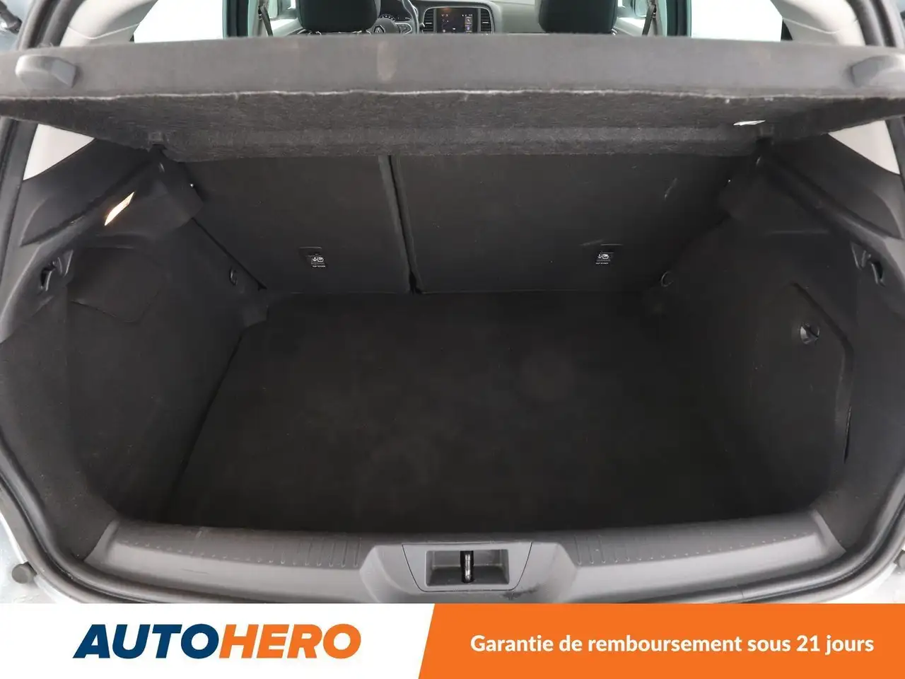 Renault Megane Berline — photo 16