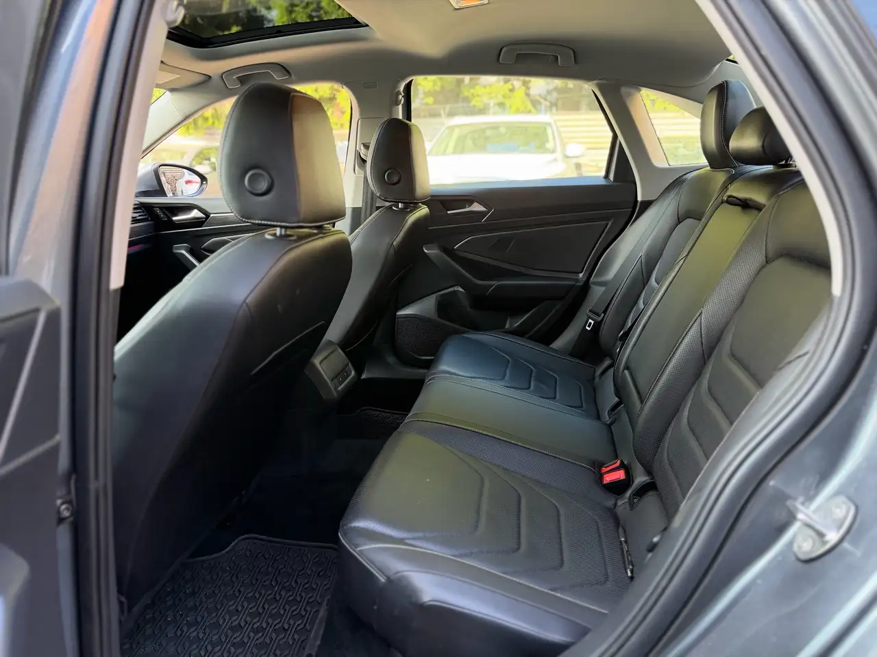 Volkswagen Jetta photo Volkswagen Jetta