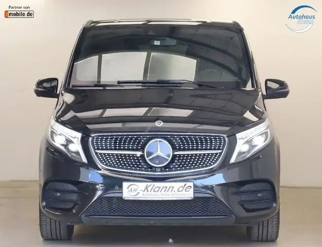 Mercedes-Benz V 300 view 2