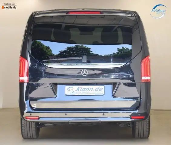 Mercedes-Benz V 300 view 7