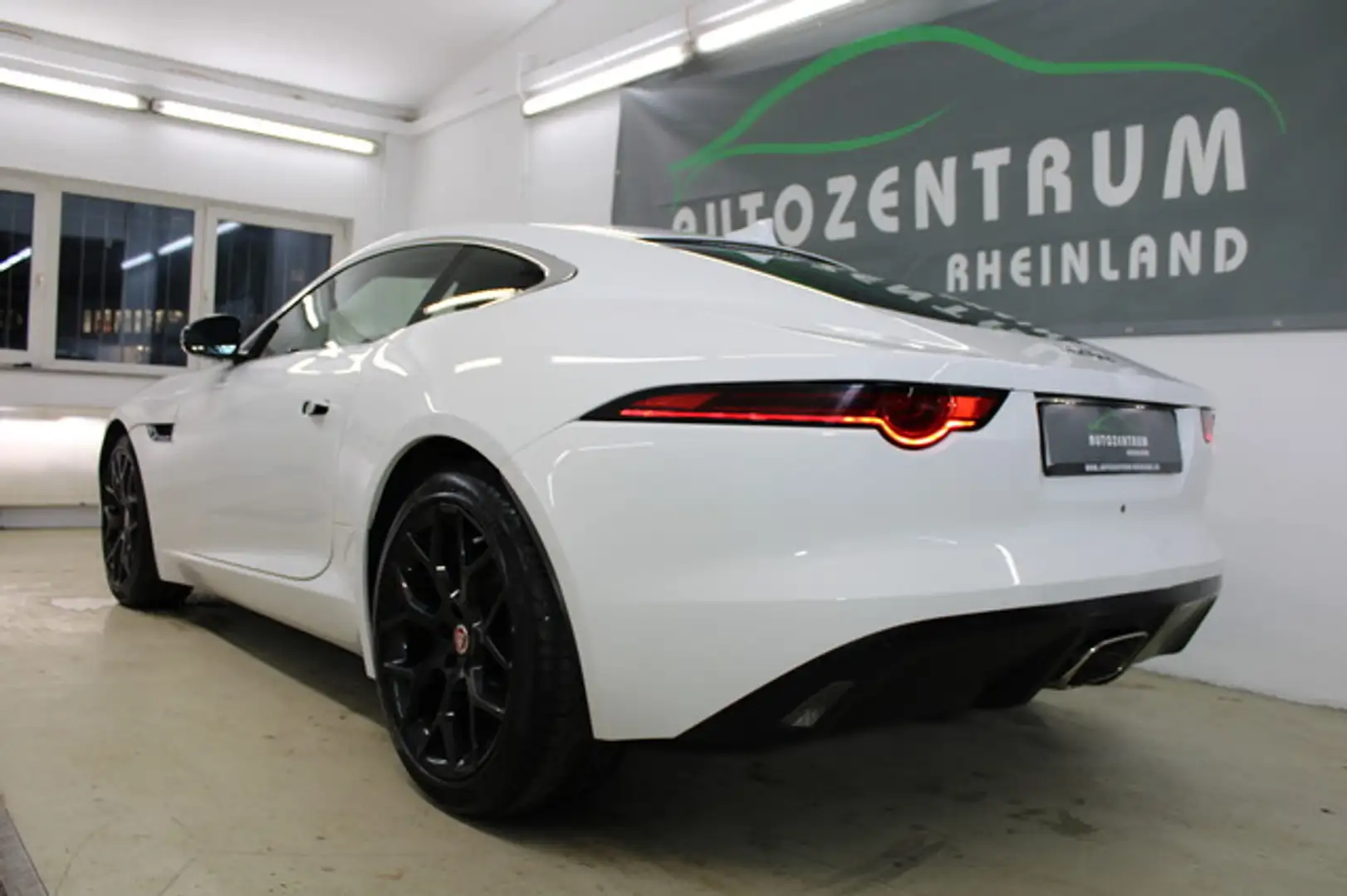 Jaguar F-Type 2.0 P300 Coupe Meridian/Kamera/Memory Blanc - 2
