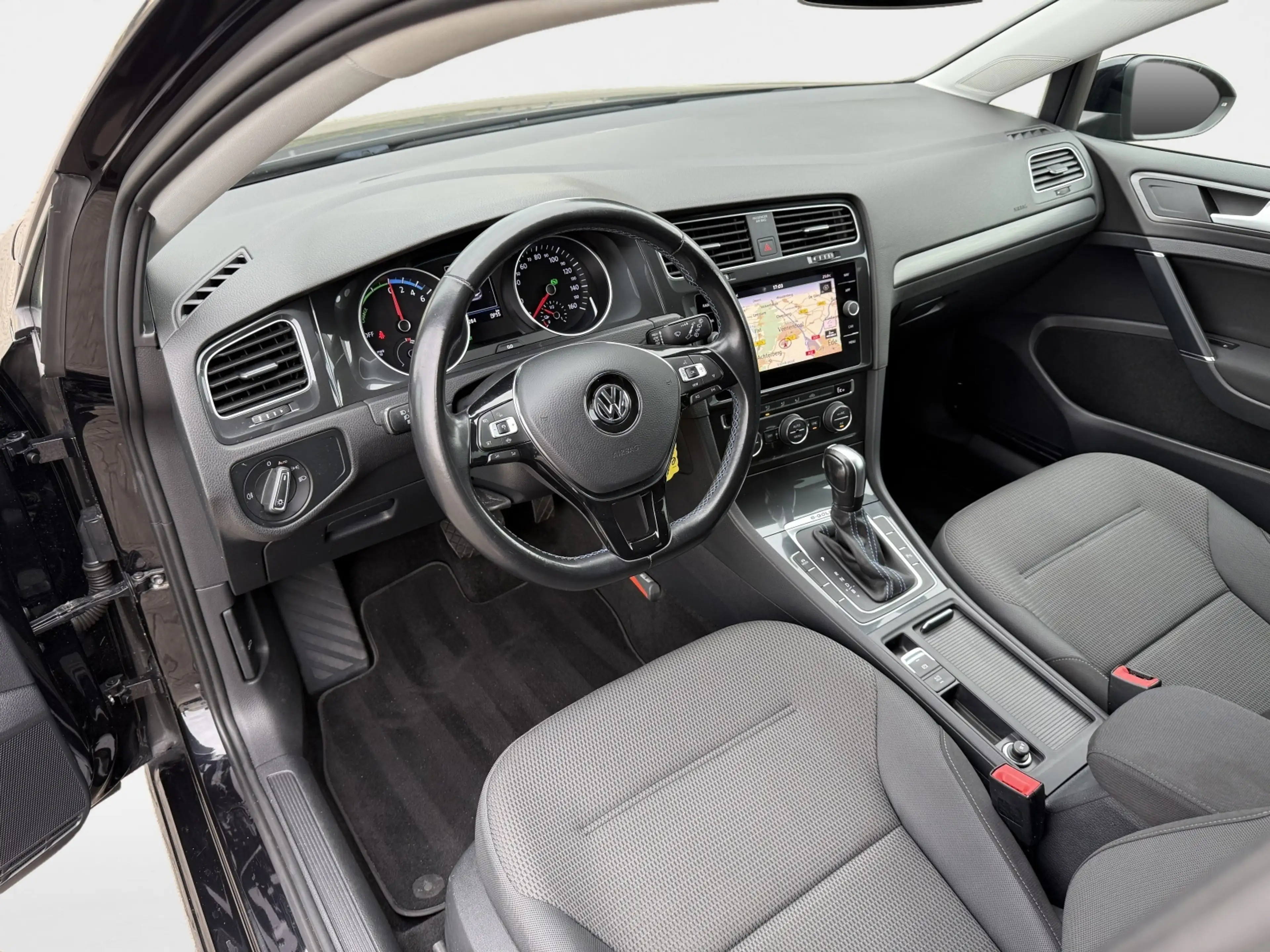 Volkswagen e-Golf E-DITION — photo 9