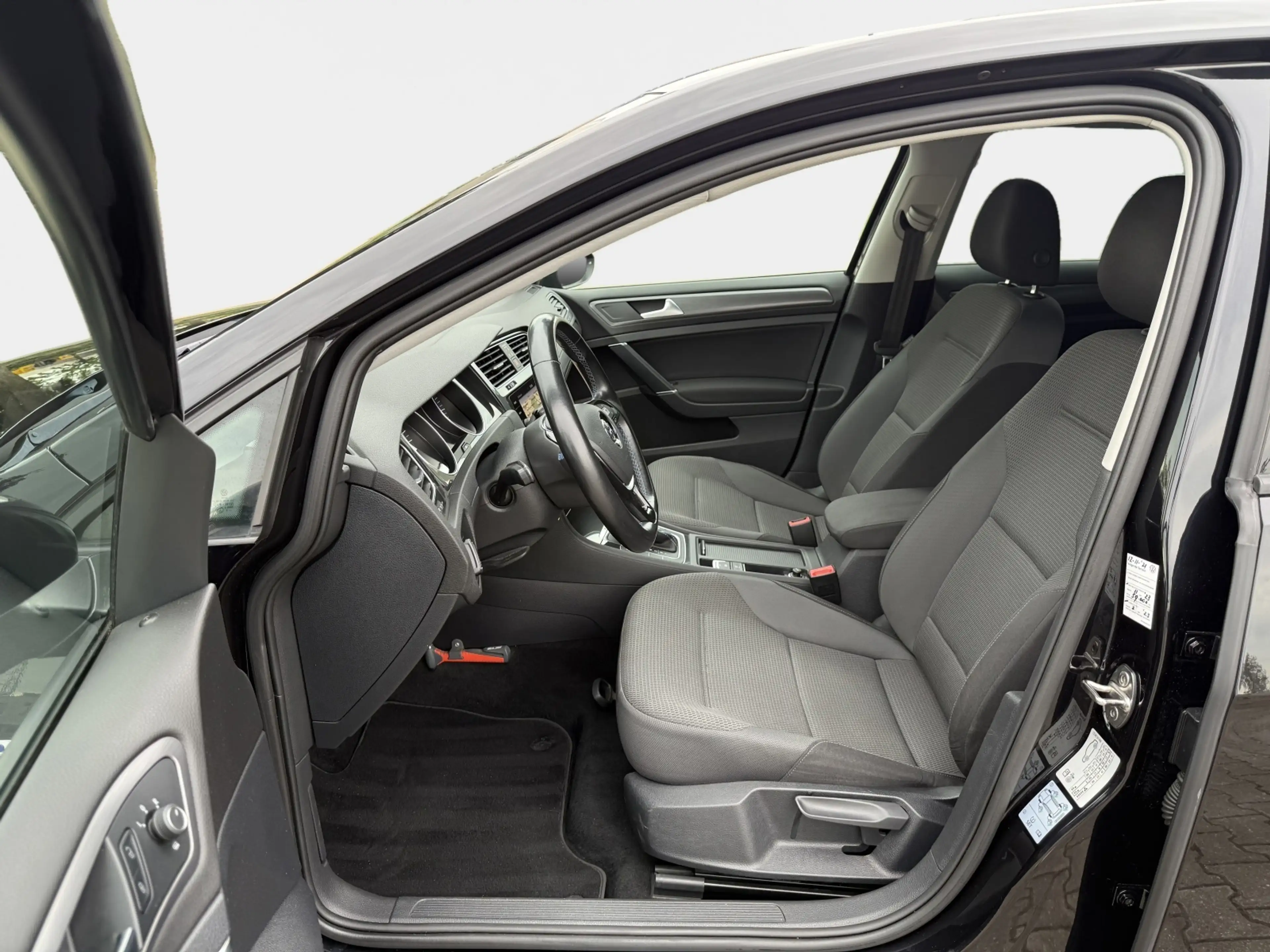 Volkswagen e-Golf E-DITION — photo 13